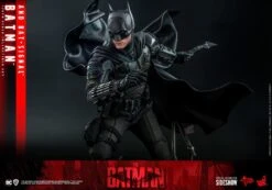 *PRE-ORDER Batman - The Batman DELUXE And Bat-Signal Hot Toys Collectibles 1/6 Scale Action Figure -Hasbro Store batman and bat signal dc comics gallery 622253a74eabe