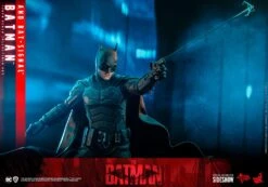 *PRE-ORDER Batman - The Batman DELUXE And Bat-Signal Hot Toys Collectibles 1/6 Scale Action Figure -Hasbro Store batman and bat signal dc comics gallery 622253a7aad23
