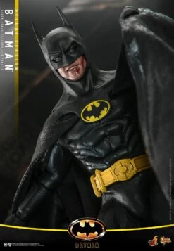*PRE-ORDER Batman (Deluxe) - Batman 1989 Hot Toys Collectibles 1/6 Scale Action Figure -Hasbro Store batman deluxe version dc comics gallery 63ebd0afea1da