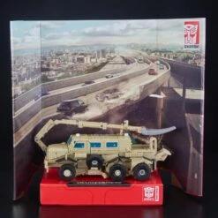 Hasbro Transformers Studio Series: Voyager Class Bonecrusher -Hasbro Store bonecrusher stand