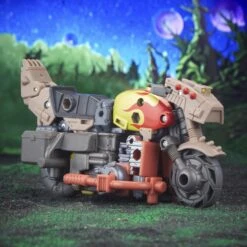 Hasbro Transformers Generations Legacy Deluxe Class Action Figure - Crashbar -Hasbro Store f7195 dio tra gen legacy dlx junkion1 0008 online 2000sq