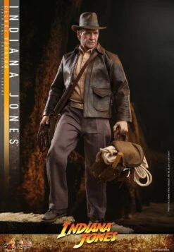 *PRE-ORDER Indiana Jones Deluxe (Dial Of Destiny) - Indiana Jones Hot Toys Collectibles 1/6 Scale Action Figure -Hasbro Store indiana jones deluxe version indiana jones gallery 649f428f29254