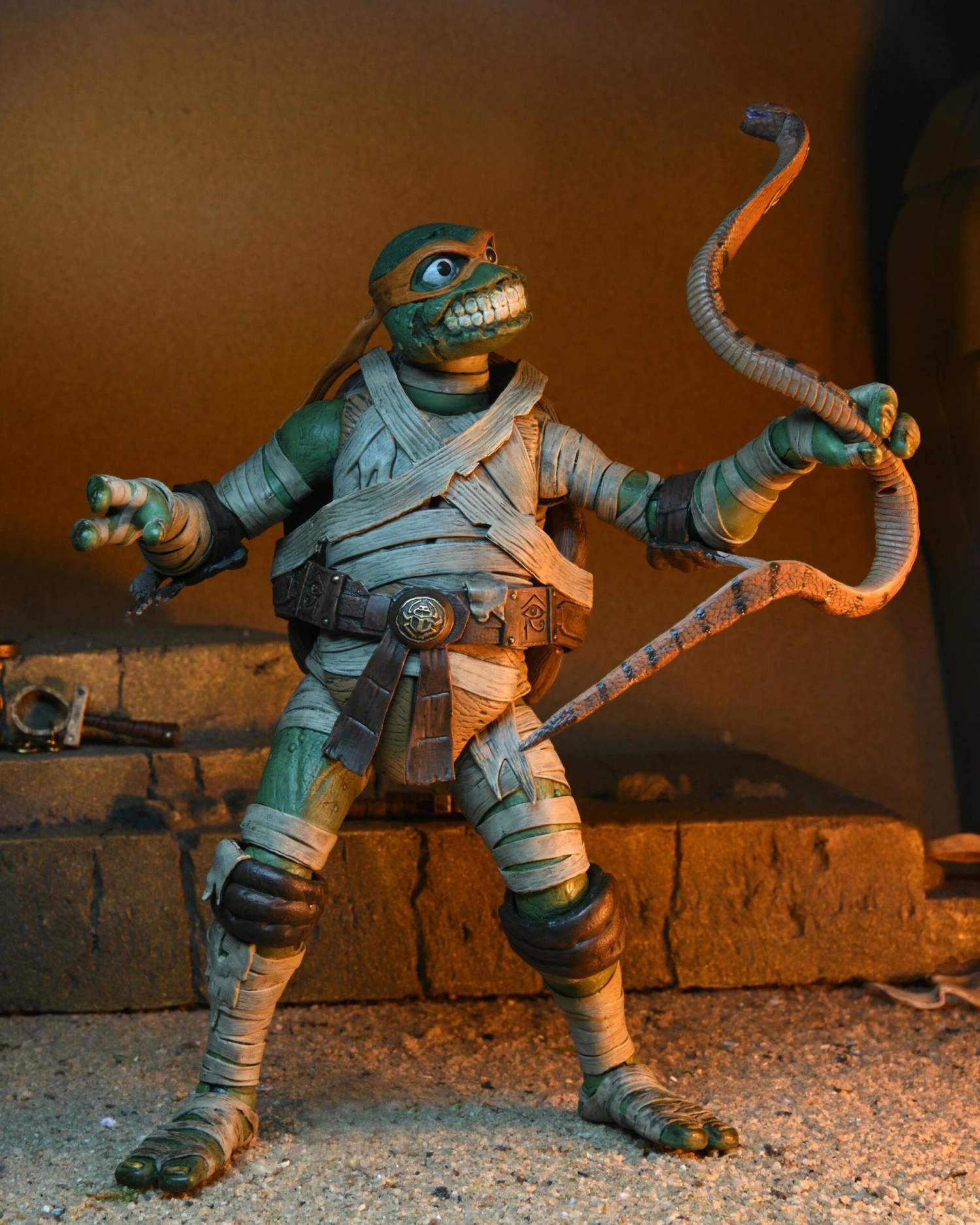 NECA *PRE-ORDER Universal Monsters X Teenage Mutant Ninja Turtles - Michelangelo (The Mummy) 8 NECA *PRE-ORDER Universal Monsters X Teenage Mutant Ninja Turtles - Michelangelo (The Mummy) - Image 6