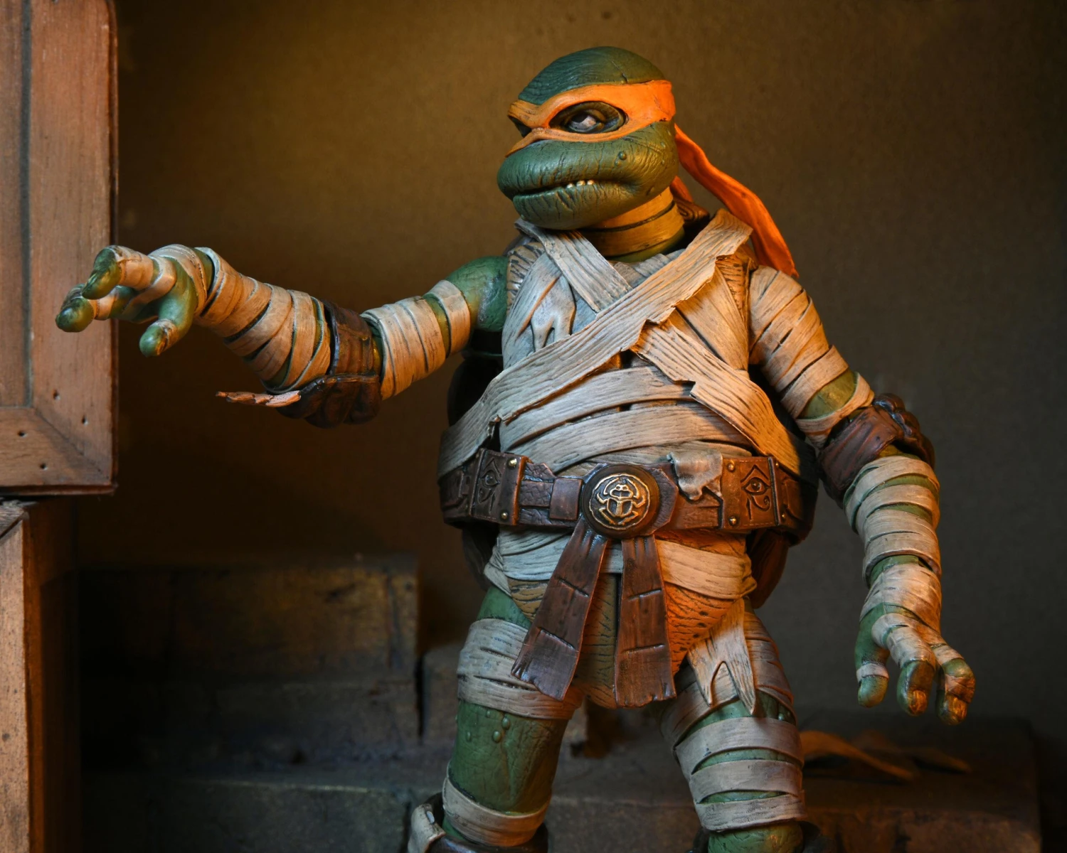 NECA *PRE-ORDER Universal Monsters X Teenage Mutant Ninja Turtles - Michelangelo (The Mummy) 5 NECA *PRE-ORDER Universal Monsters X Teenage Mutant Ninja Turtles - Michelangelo (The Mummy) - Image 3